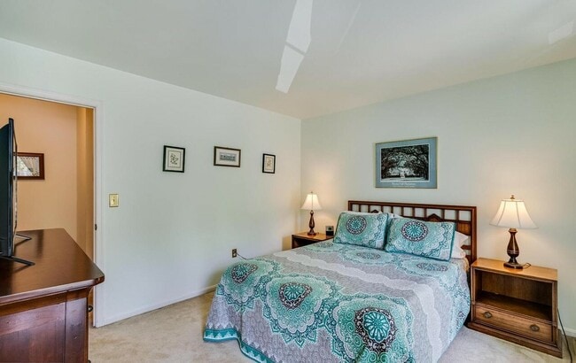 Building Photo - 15411 Pine Tree Ct