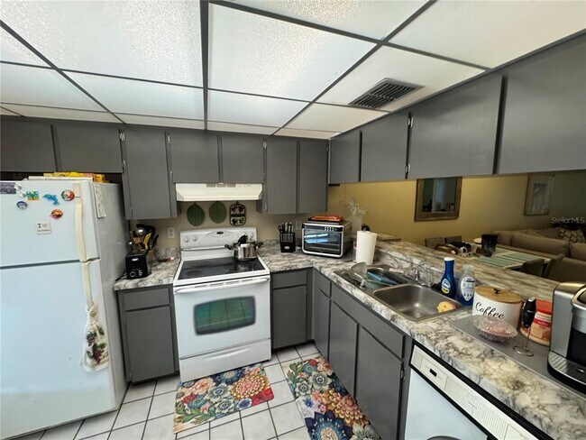 Building Photo - 7249 Parkside Villas Dr N