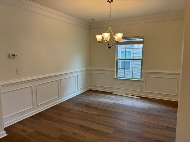 Building Photo - 219 Luna Trail