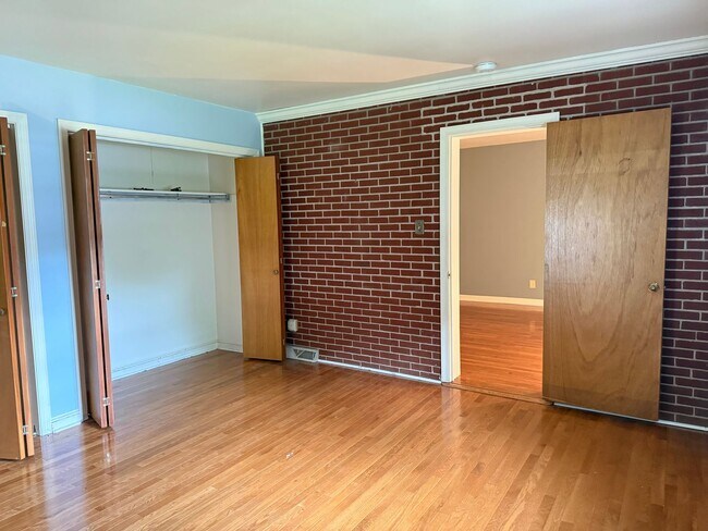 Building Photo - Beautiful 3 Bedroom 1 bathroom Cape Cod with Bonus Room!