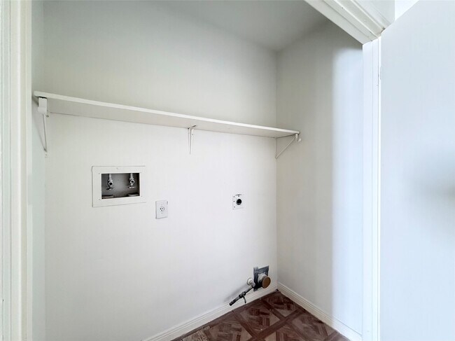 Building Photo - 10106 Pear Limb Dr