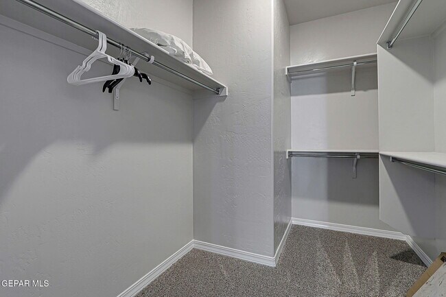 Building Photo - 143 Sarah Trl