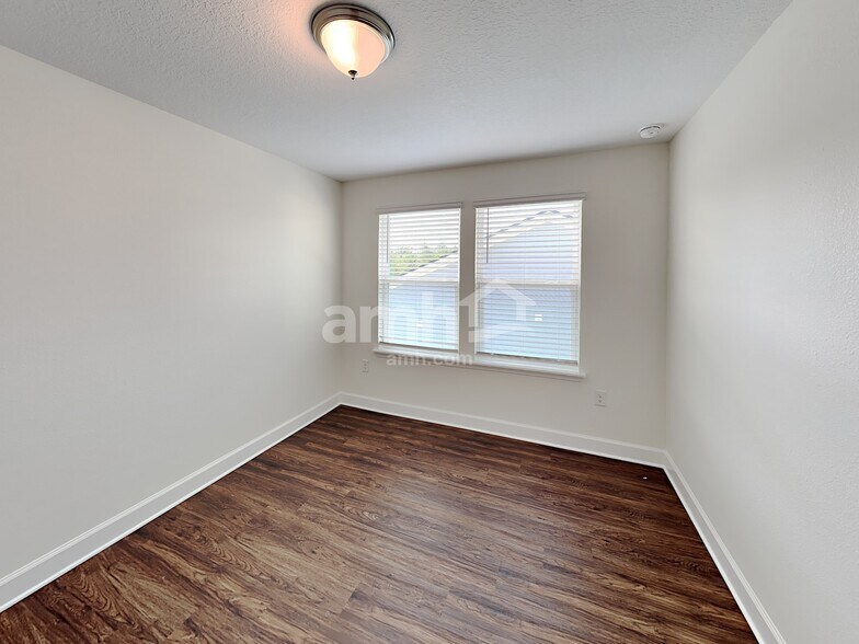 Building Photo - 5909 Hampton Creek Rd