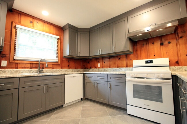 Building Photo - 308 S Baird Ln