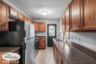 Building Photo - Recently Remodeled 2 Bedroom Home