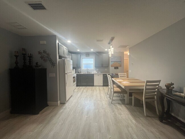 Building Photo - Fully Furnished Flagler Beach Rental – Utilities Included