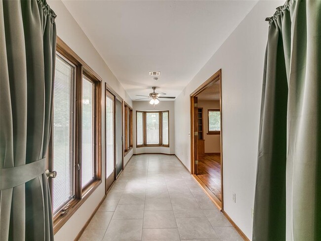 Building Photo - 1214 Cruce St