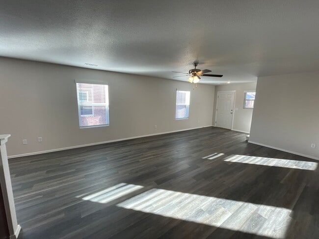 Building Photo - Pre-Leasing Now: Modern 3-Bedroom, 2-Bath Home in Barberry Court!
