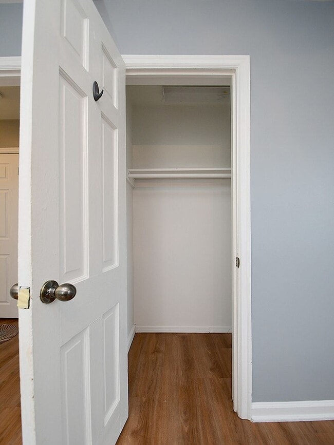 Building Photo - Cute Bungalow