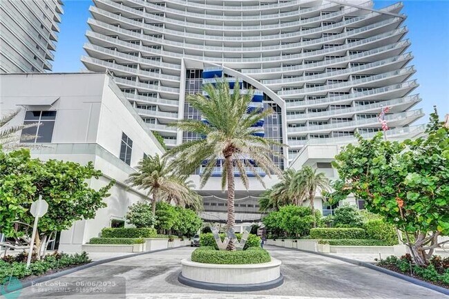 Building Photo - 3101 Bayshore Dr