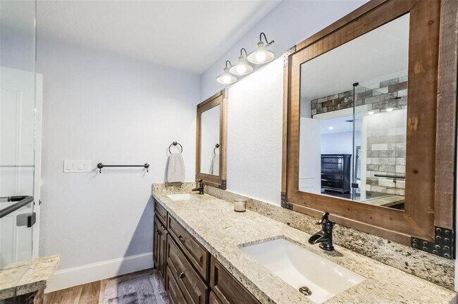 Building Photo - 8638 Oakford Dr