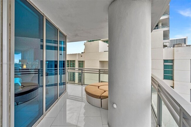 Building Photo - 3535 S Ocean Dr