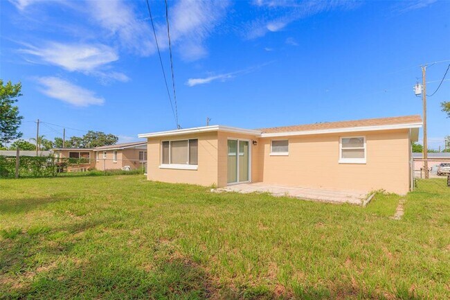 Building Photo - 12814 Kings Manor Ave