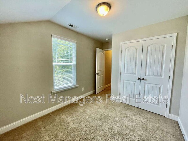 Building Photo - 208 Ladden Ln