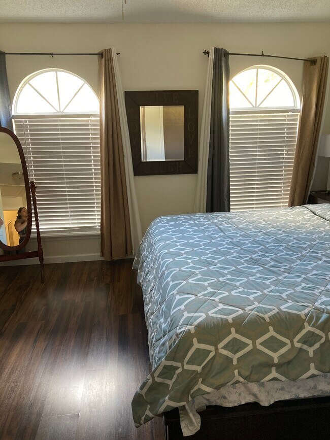 Building Photo - 7618 Colonial Ct