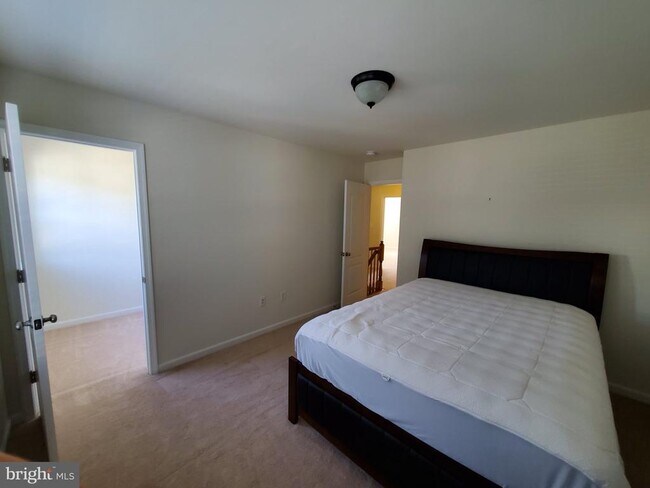Building Photo - 233 Kanter Dr