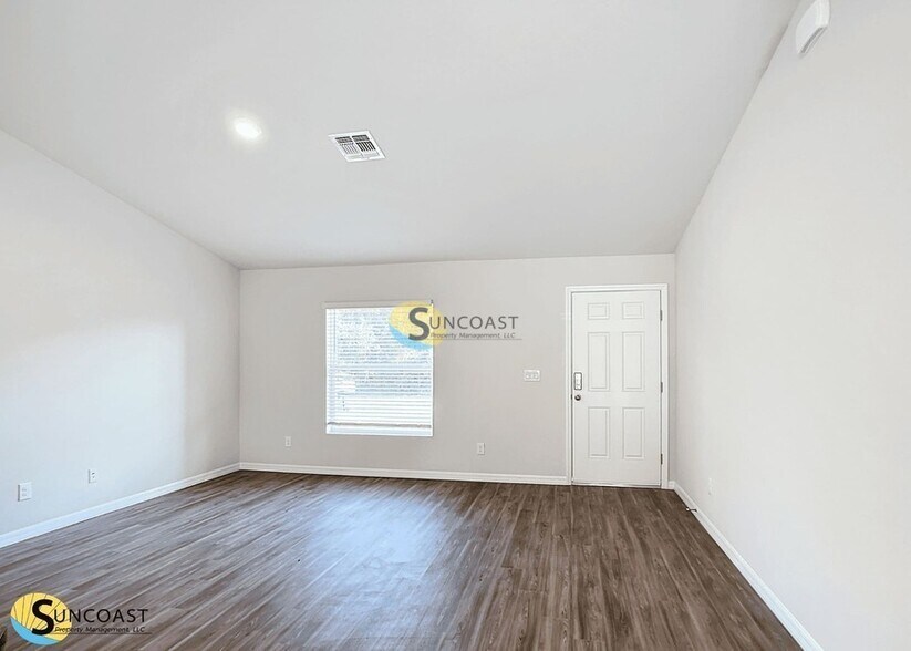 Building Photo - 17389 Tyler Ave