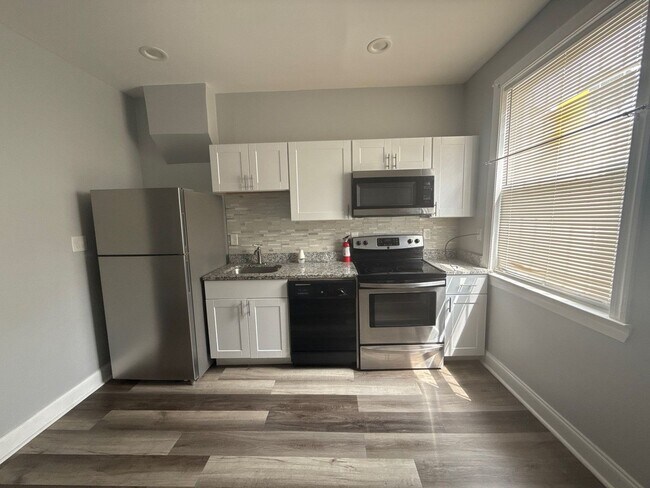 Building Photo - Three Bedroom house in Baltimore