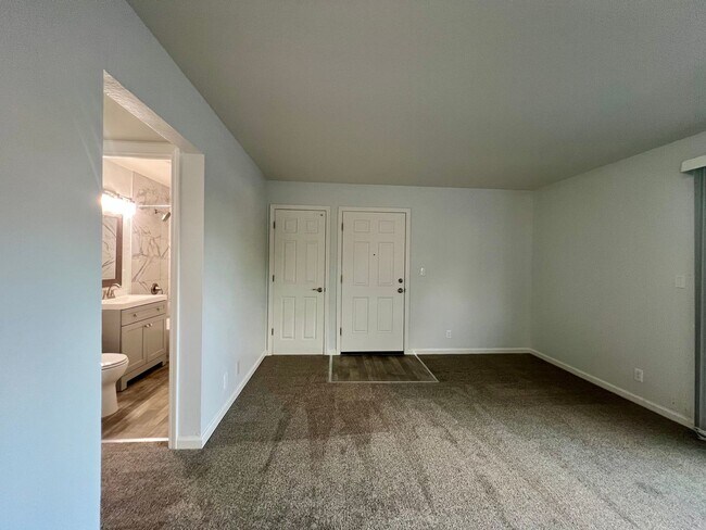 Building Photo - Modern Renovated 2-Bedroom in Santa Clara | Prime Location Near Apple, Nvidia & Major Highways
