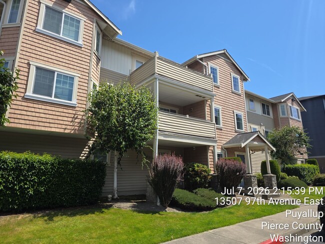 Building Photo - Trio Residences Puyallup condo - 2 bedroom, 2 bathroom with 2 car garage located in gated communi...