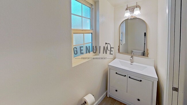 Building Photo - 3 Bedroom Beautifully Upgraded Home in Ana...