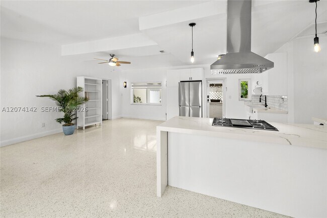 Building Photo - 3130 SW 27th St