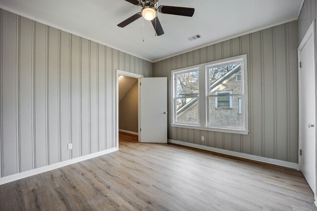 Building Photo - Freshly Updated 4 Bedroom House