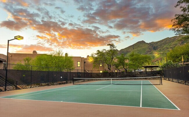 Building Photo - 6655 N Canyon Crest Dr