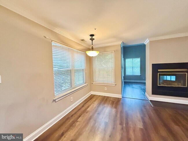 Building Photo - 13407 Shady Knoll Dr