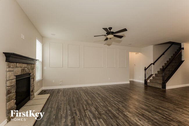 Building Photo - 2357 Banon Dr