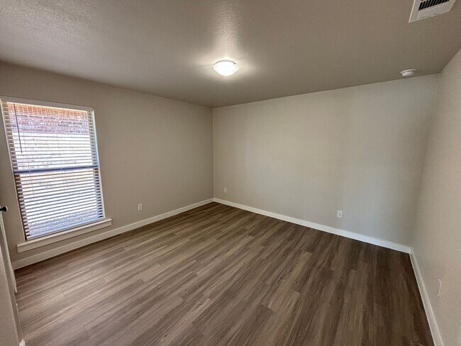 Building Photo - 3 bed/2 bath: Bell Farms AVAILABLE AUGUST!