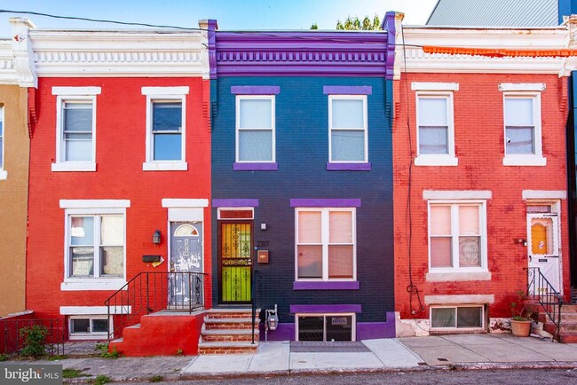 Building Photo - 1317 N Myrtlewood St