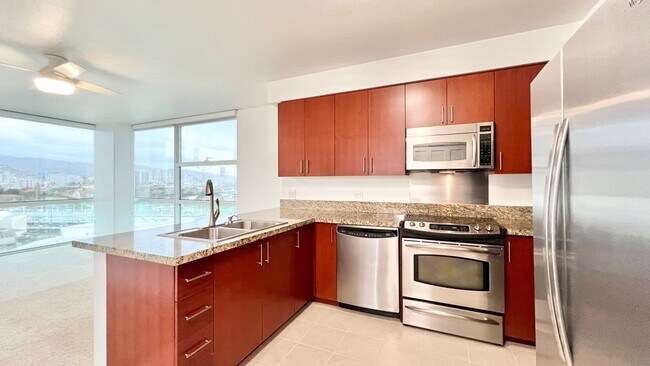 Building Photo - MOVE-IN READY 1 BED/1 BATH/1 PRKG IN 909! ...