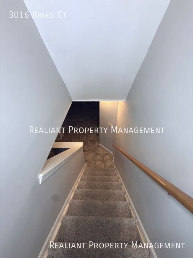 Building Photo - 3016 Aries Ct