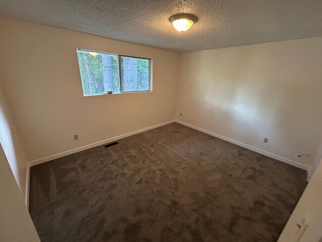 Building Photo - Renovated 3 Bed, 2.5 bath home w/2-car gar...