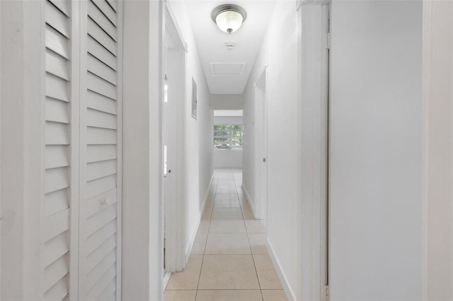Building Photo - 700 SW 67th Ave