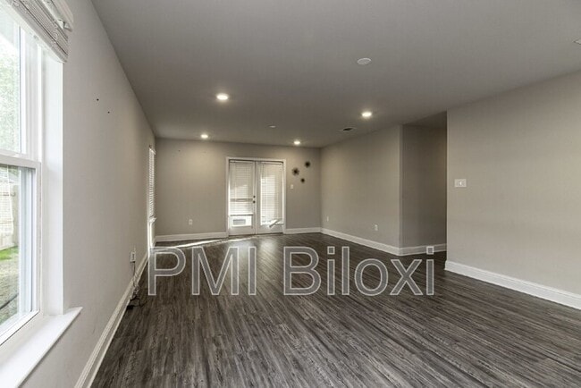 Building Photo - 6467 Eastland Cir