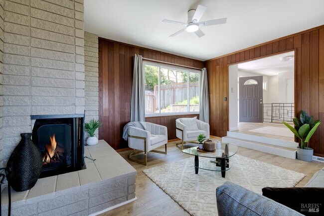 Building Photo - 76 Oak Springs Dr