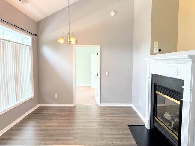 Building Photo - Beautiful Mirror Lake Home for Rent!