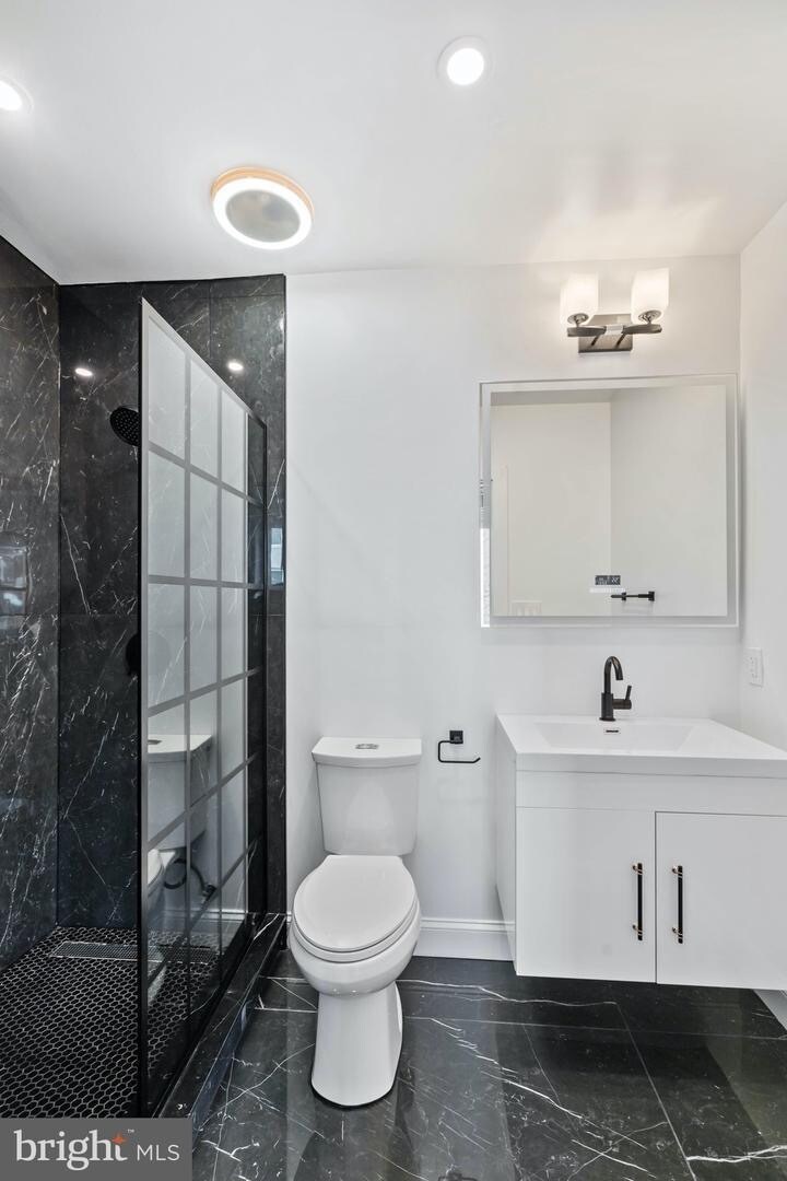 Building Photo - 331 W St NE