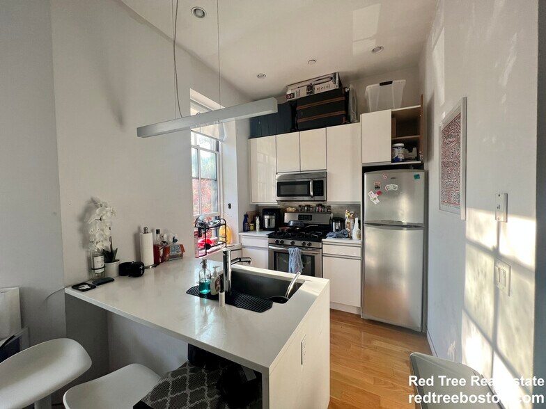 Building Photo - 1607 Tremont St