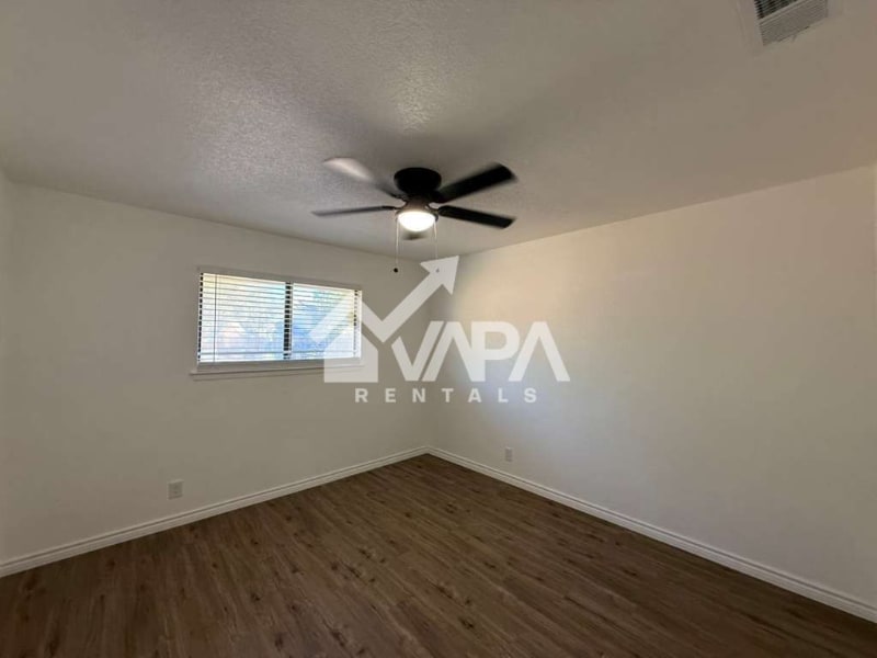 Building Photo - 6615 Cromer