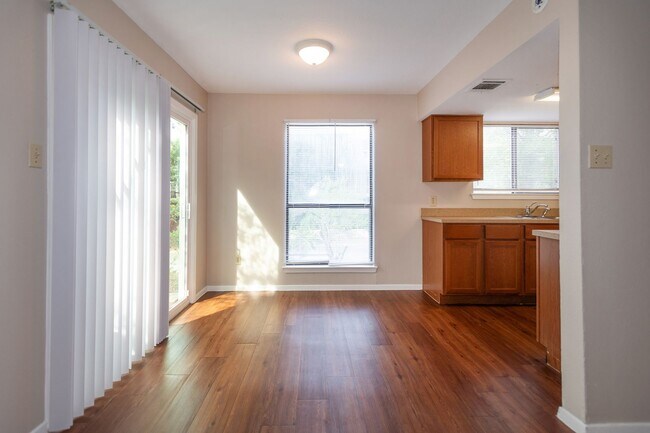 Building Photo - 6723 Lancret Hill Dr