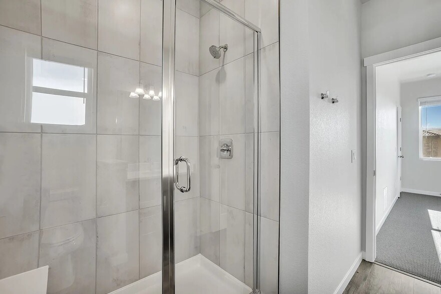 Master Shower - 13653 Frost Bitten Grv