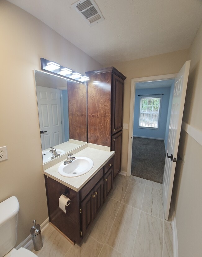 Building Photo - 817 Pine Hill Ct