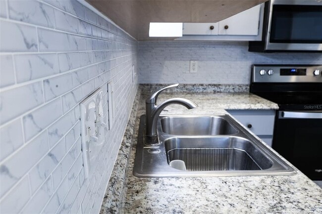 Building Photo - 1040 Charles St