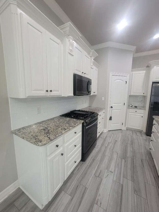 Building Photo - 724 Fir Wood Ln