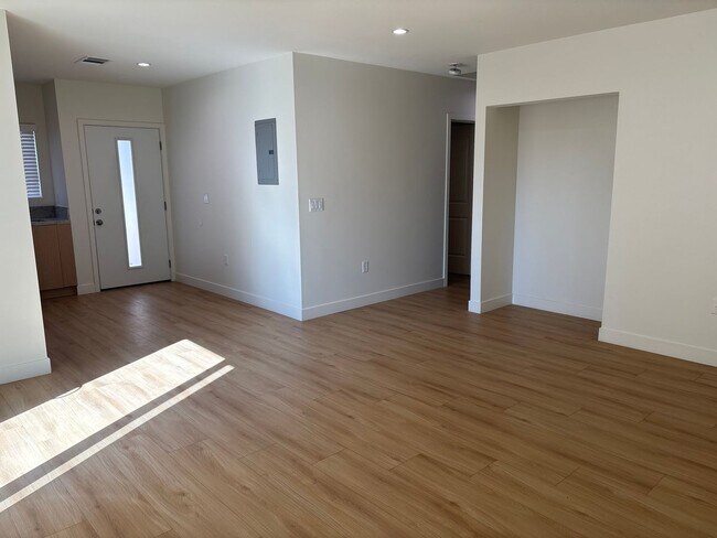 Building Photo - 11248 Lull St