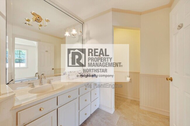 Building Photo - 902 Arrowhead Dr