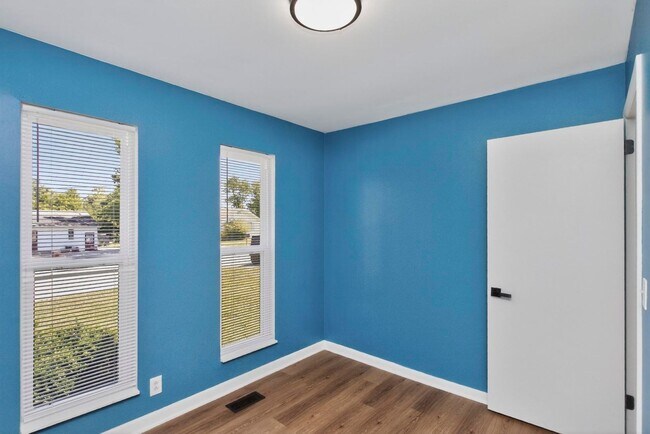 Building Photo - 3153 Towne Village Rd